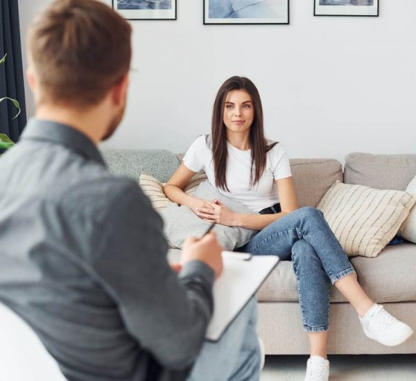 young-woman-at-a-reception-at-a-psychologist-sits-2025-03-18-20-30-22-utc(1)